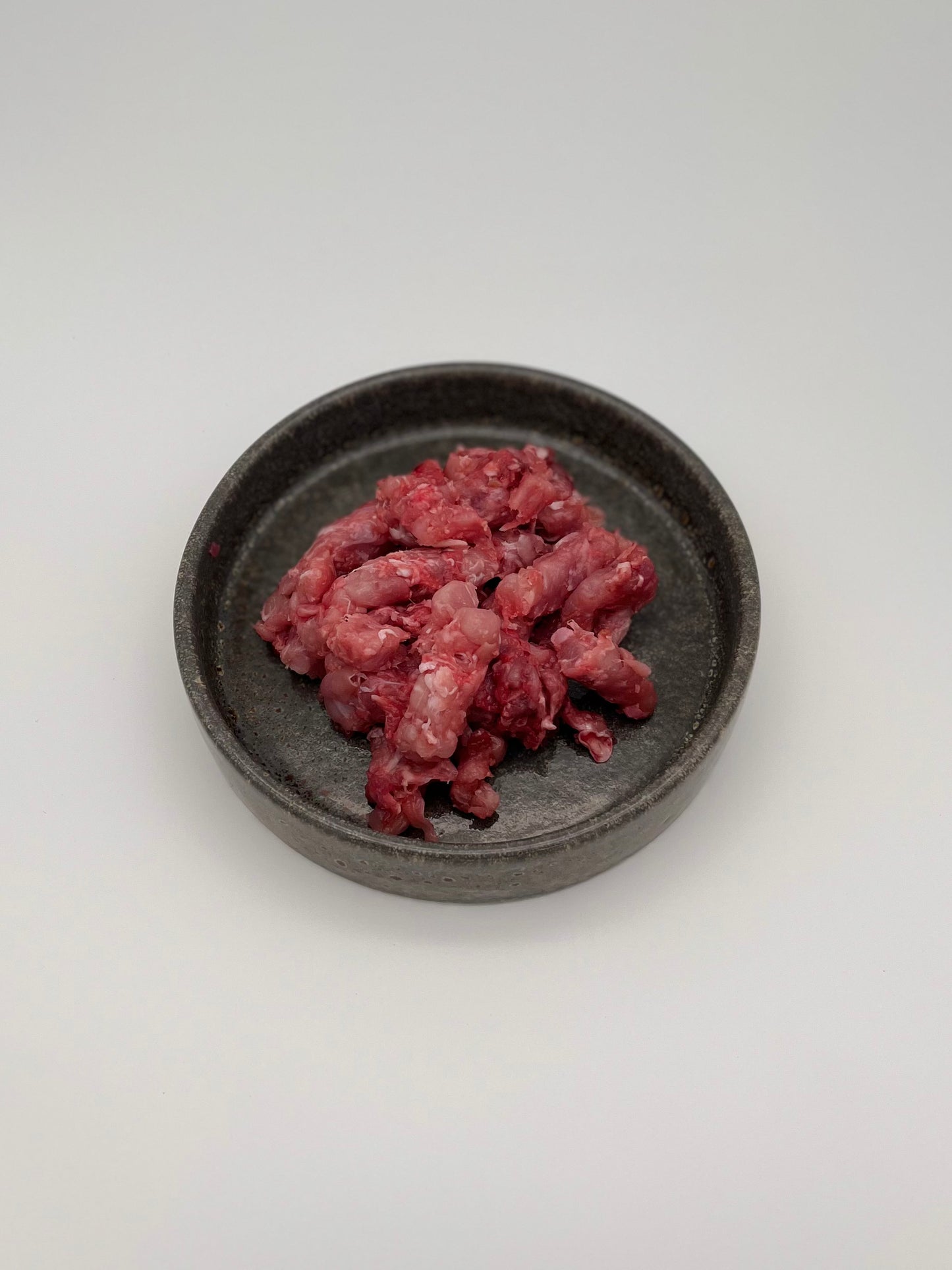 Kaninchen mit Knochen und Innereien