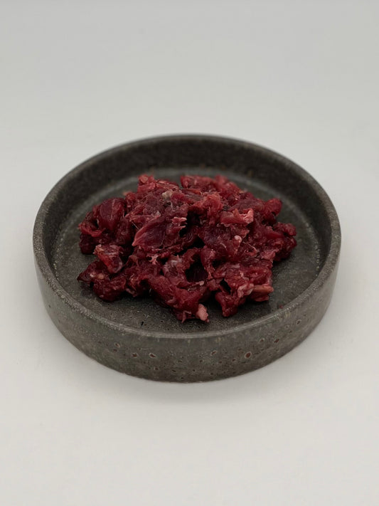 Wildhase mit Knochen